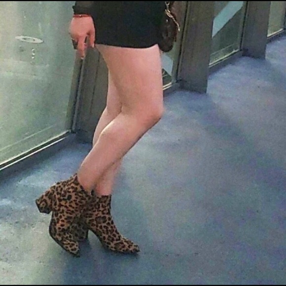 Leopard Printed Bootie Block Heel - Picture 7 of 7